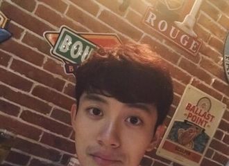 [新闻]170727 《春风》陈奕龙发自拍 粉丝大呼让周冬雨示范