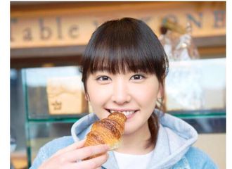 [新闻]180129 今日限定  香香甜甜牛角包来一个吗？