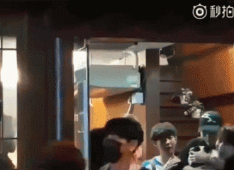 [分享]180401 萨瓦迪卡真的是个神奇的地方，连空气中都弥漫着粉红色......