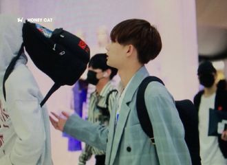 [分享]180402 是谁？在敲打我包？ 皮的后果就是被抓脖子教训