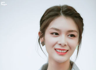 [新闻]190227 看向镜头的傅菁微微一笑 这一刻大概就是爱情