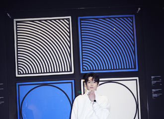 [新闻]190228 王鹤棣路易威登展览库存：正面背面双重魅力直击你心