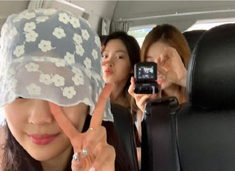 [新闻]190521 智秀、留真、彩领三人合照  嘟嘴卖萌可爱极了