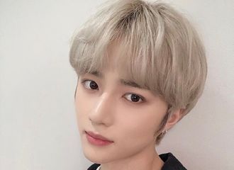 [新闻]190626 范奎晒和连准合照，夸赞连准长得可真帅！