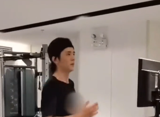 [新闻]210805 张新成更新抖音晒健身日常 为健康力量喝彩！